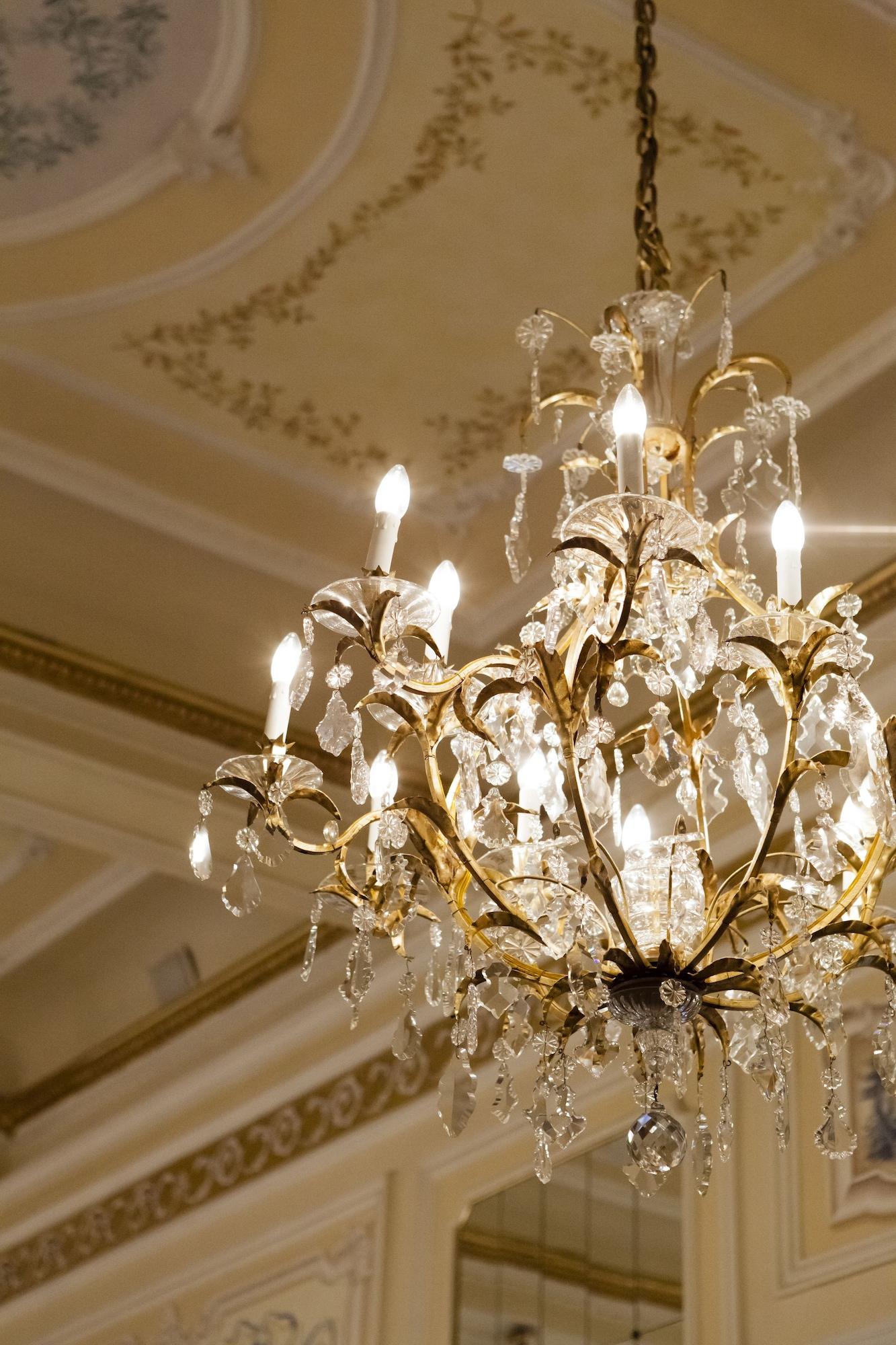 Grand Hotel Des Iles Borromees & Spa Stresa Esterno foto A chandelier