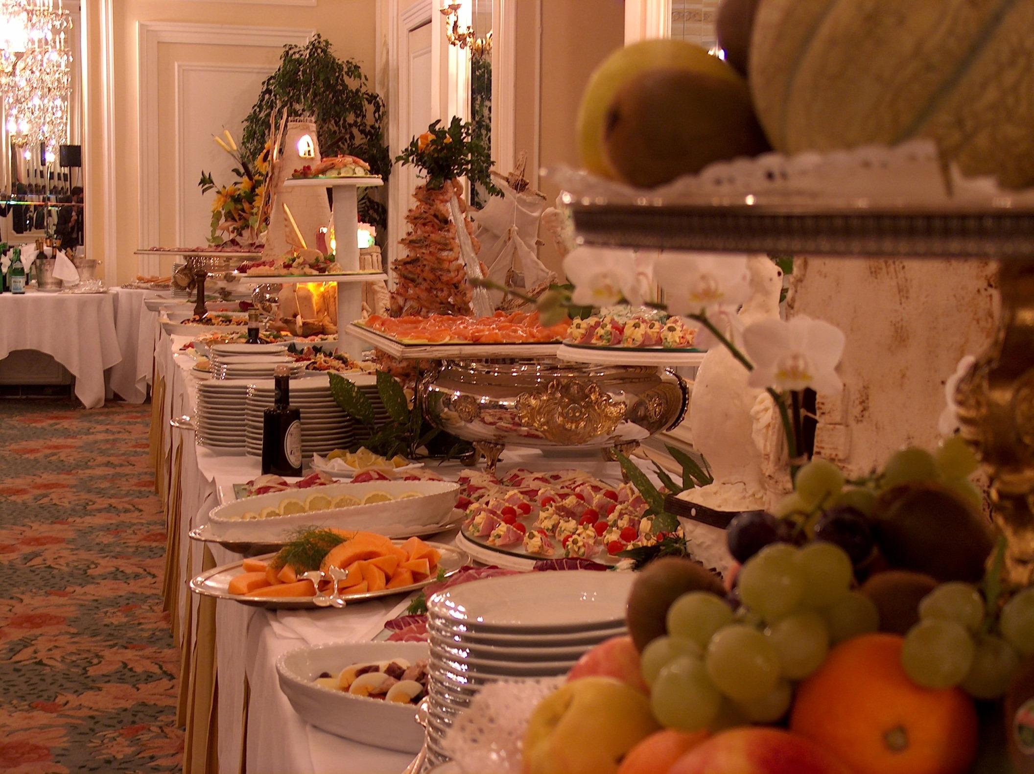 Grand Hotel Des Iles Borromees & Spa Stresa Esterno foto A buffet at a hotel