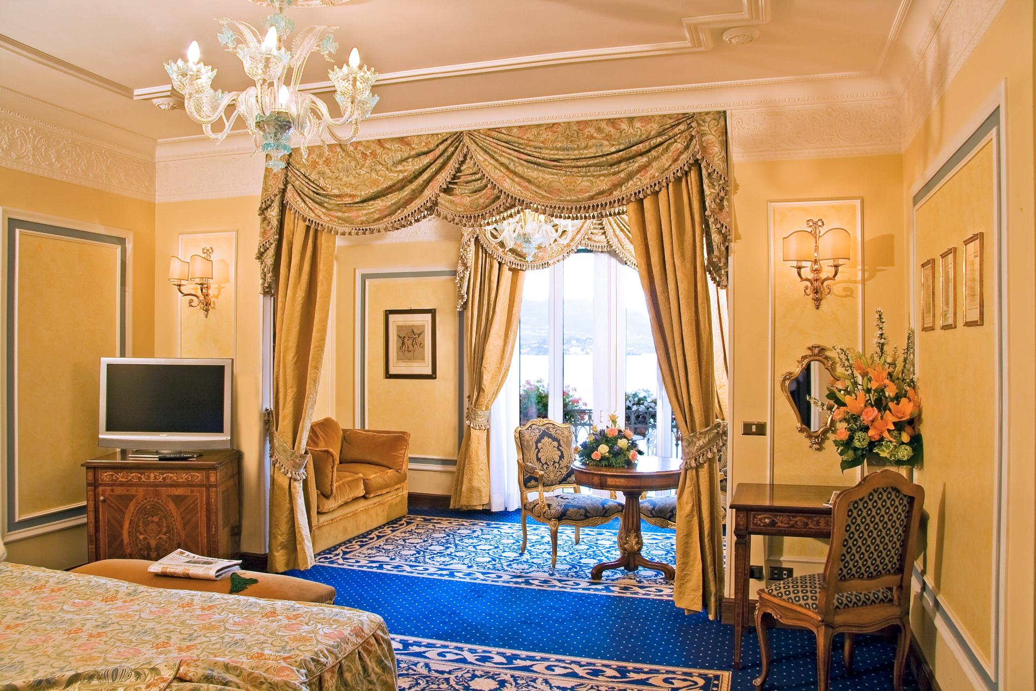 Grand Hotel Des Iles Borromees & Spa Stresa Esterno foto A suite at the hotel