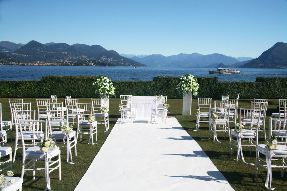 Grand Hotel Des Iles Borromees & Spa Stresa Esterno foto Wedding ceremony at the Fairmont