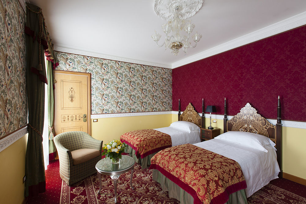 Grand Hotel Des Iles Borromees & Spa Stresa Esterno foto A room at the hotel