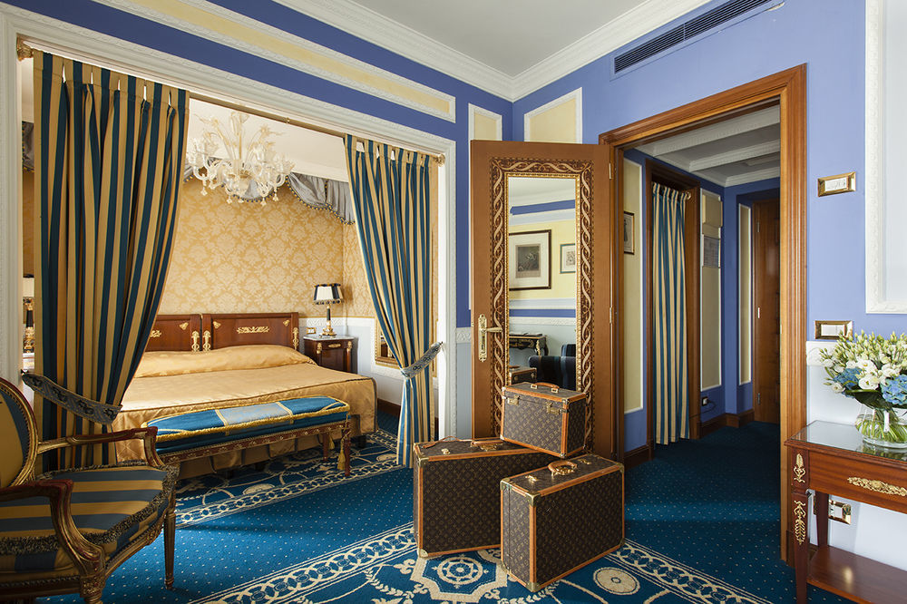 Grand Hotel Des Iles Borromees & Spa Stresa Esterno foto A suite at the hotel